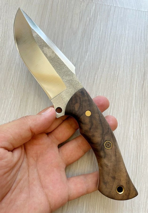 Hunting Knife N690 Steel and Walnut Wood Handle Survival knife Camping Knife