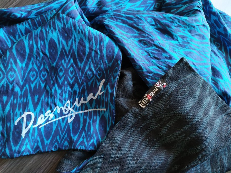 Desigual halsduk i siden och ull Som ny Desigual silk and wool scarf