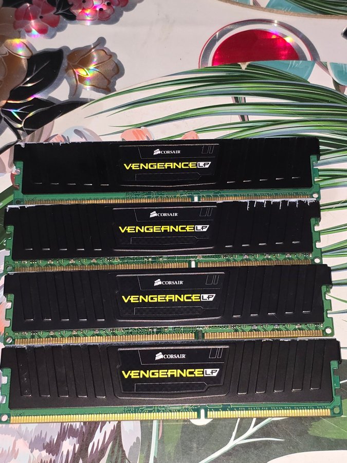 Corsair Vengeance LP 1600MHz 4x4GB DDR3 Ram Minne