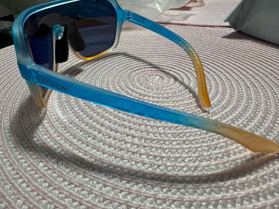 Solglasögon med polariserande linser