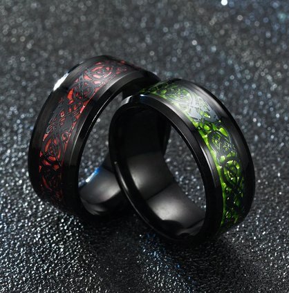 Black ring with green and black dragon inserts Size 8 (182mm)