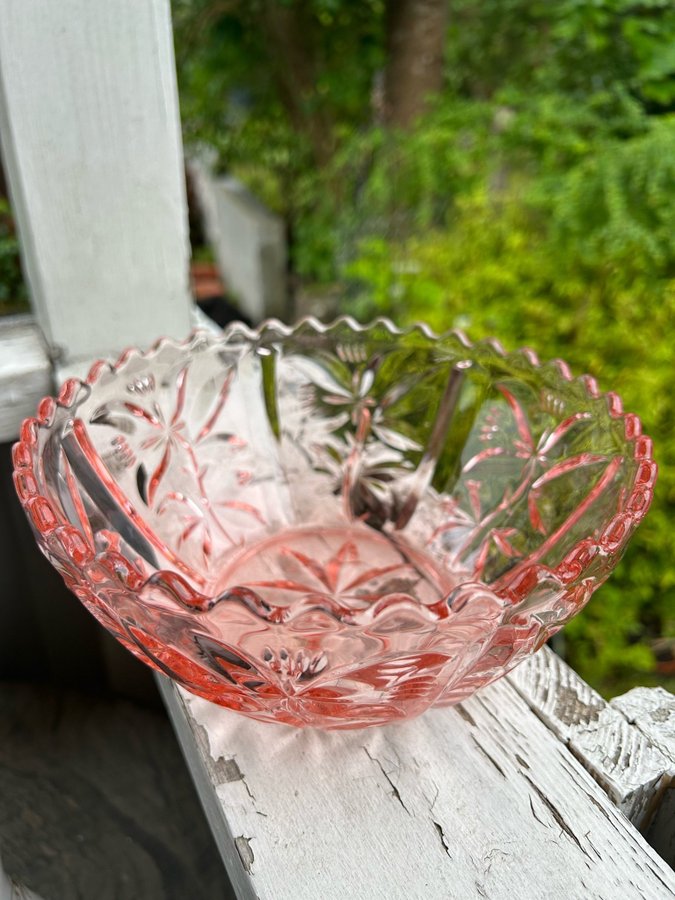 Pressglas- glasskål- vintage glas- Glimåkra glasbruk- ”Glimma glas ”servering