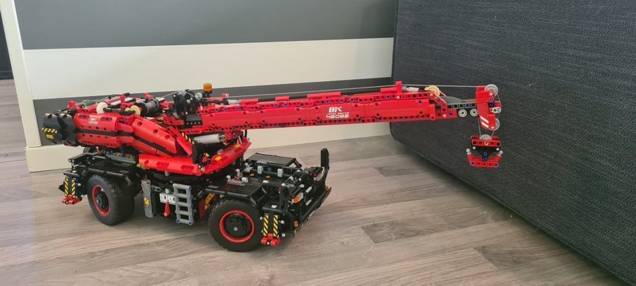 Lego technic 42082 rough terrain cran big red lyftkran kranbil