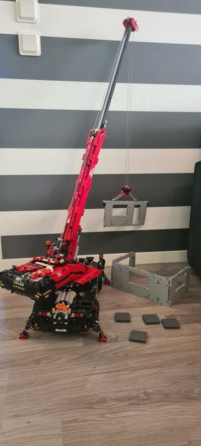 Lego technic 42082 rough terrain cran big red lyftkran kranbil