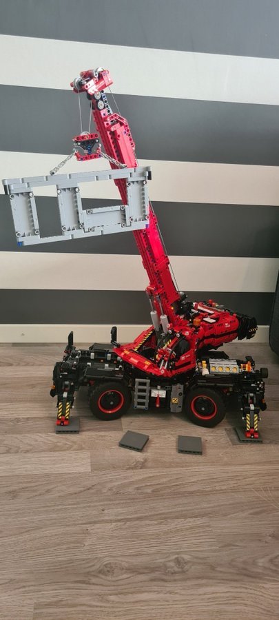 Lego technic 42082 rough terrain cran big red lyftkran kranbil