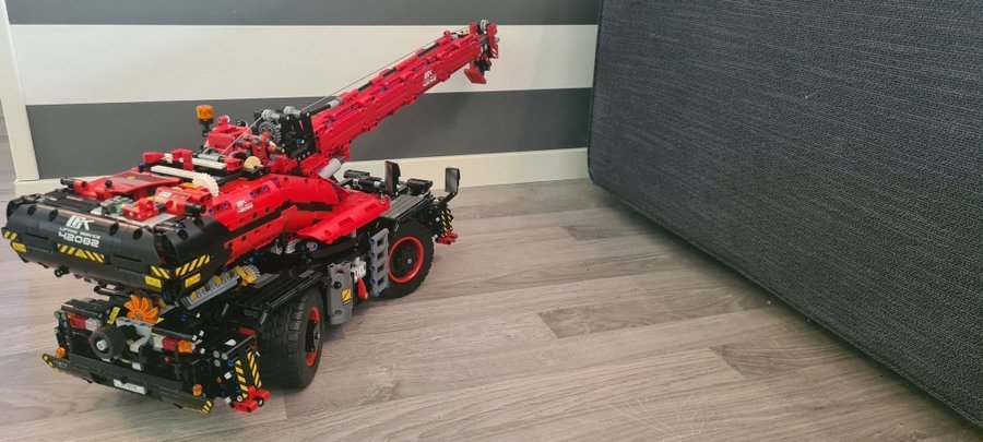 Lego technic 42082 rough terrain cran big red lyftkran kranbil