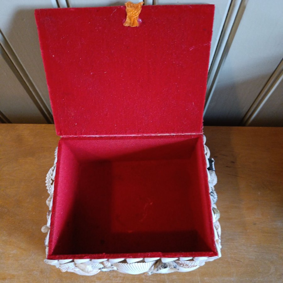 Retro äldre skrin smyckeskrin ask förvaring med snäcka snäckor