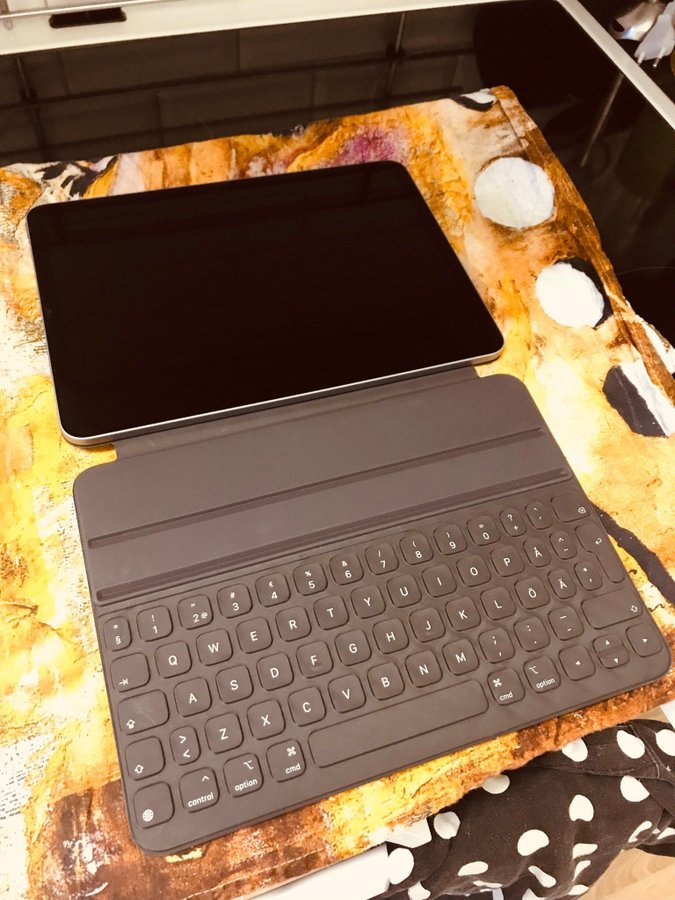 Apple IPad Air + Smart Keyboard Folio+nytt fodral