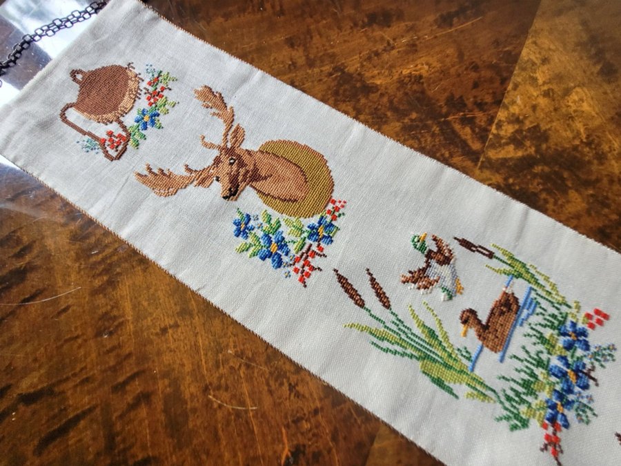 Fin vepa klocksträng handbroderad djur jaktmotiv 16×76cm CW?