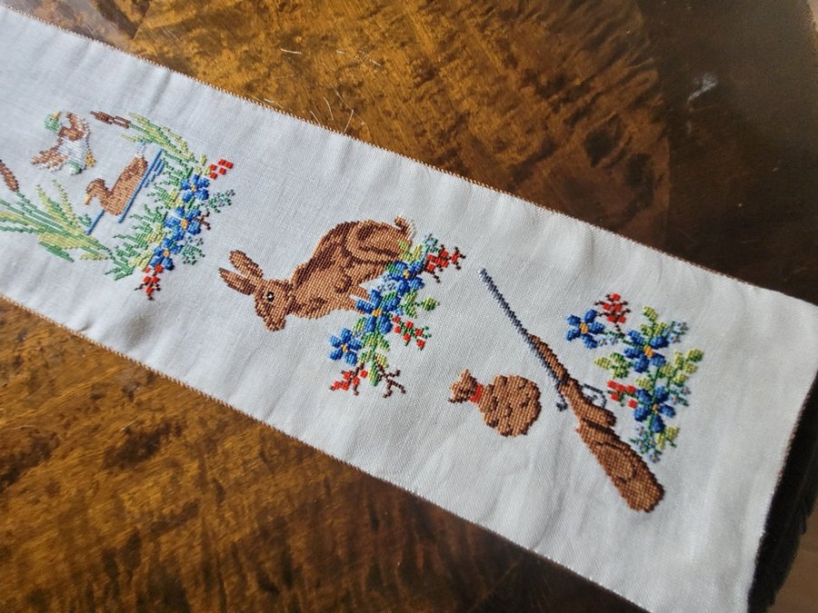 Fin vepa klocksträng handbroderad djur jaktmotiv 16×76cm CW?