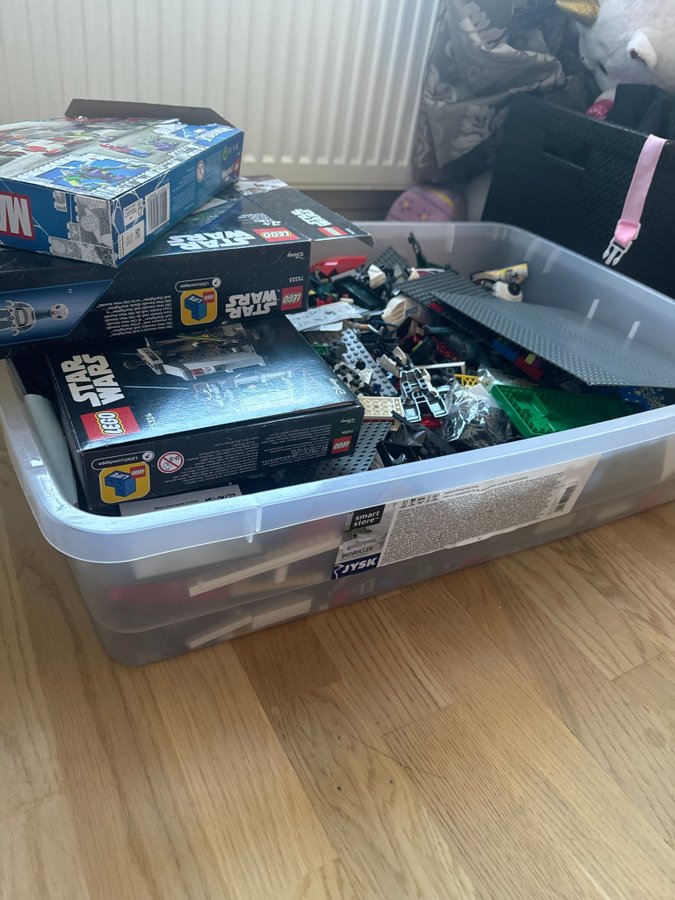 Lego-låda maxad med LEGO