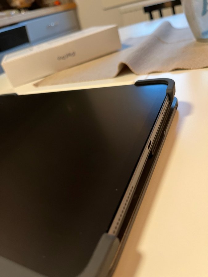 iPad Pro 11 1 gen med tillbehör