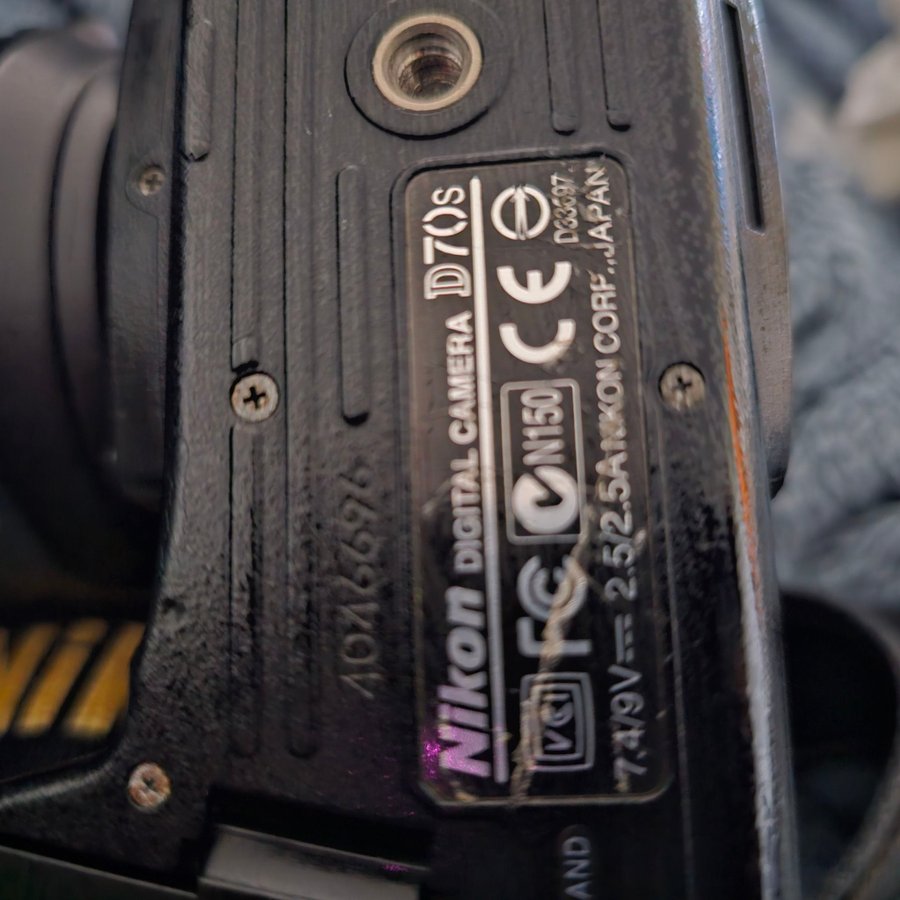 Nikon D70s Digitalkamera med minneskort och nytt batteri