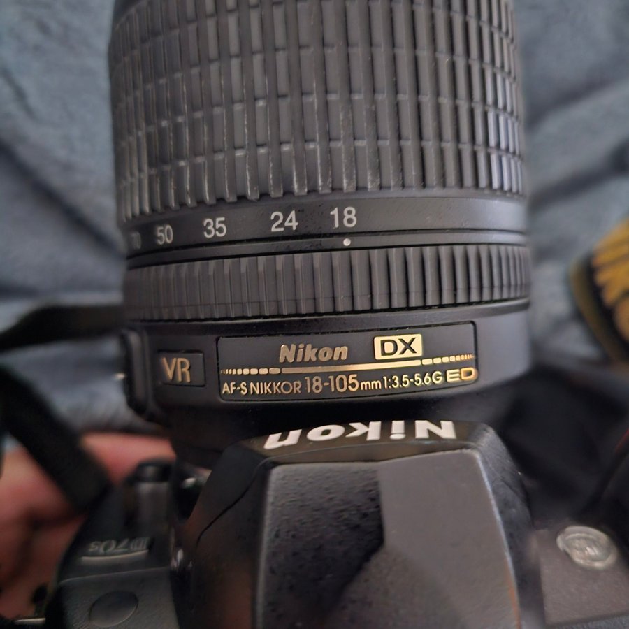 Nikon D70s Digitalkamera med minneskort och nytt batteri