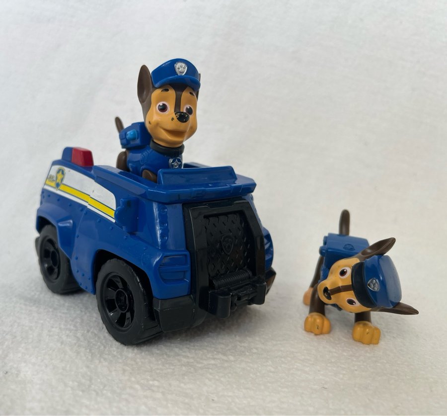 2 Paw Patrol Chase figurer och ett fordon