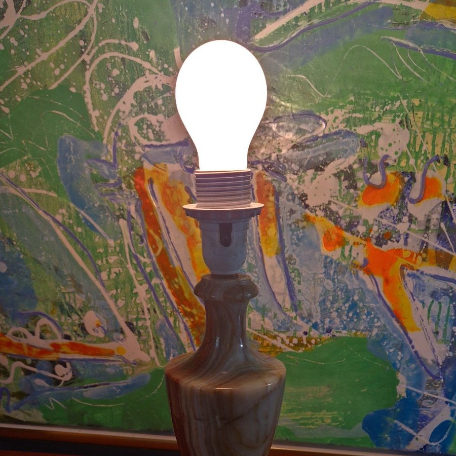 Bordslampa i alabaster 1900-tal 40 cm hög