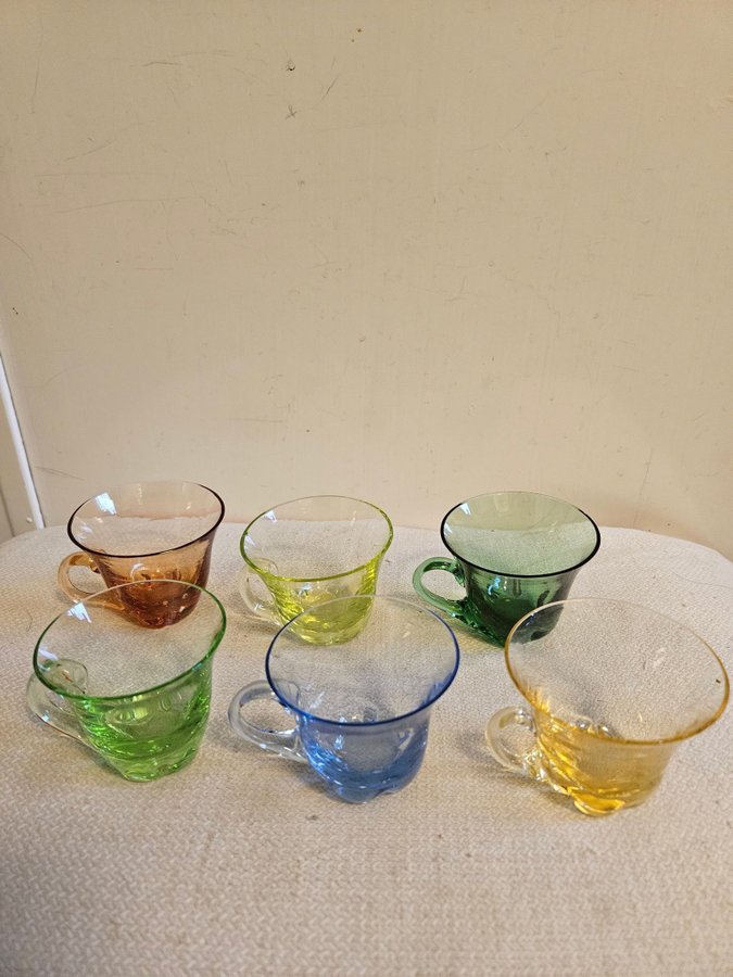 Gamla glas koppar uranglas olika färger