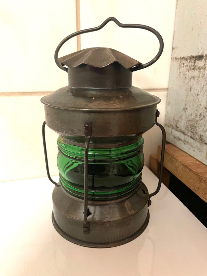 Vintage ljuslykta i koppar och grönt glas