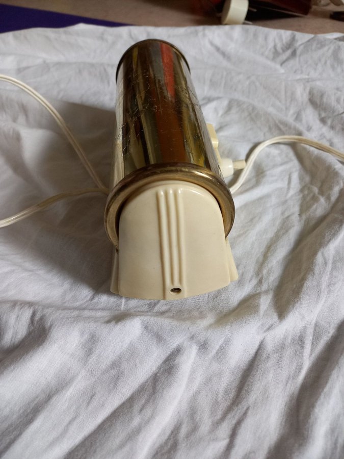 Sänglampa vägglampa bakelit 30tal 40tal cremevit fungerande mässing vintage