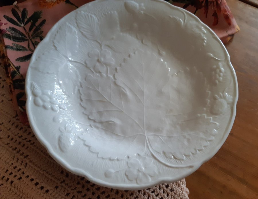 Vintage 9 assietter DAVENPORT BURLEIGH relief Strawberry and Grape Leaf England