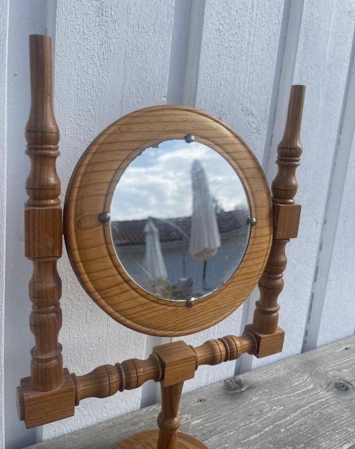 Spegel - pigtittare - äldre spegel med trä - allmoge gammal vintage bordsspegel