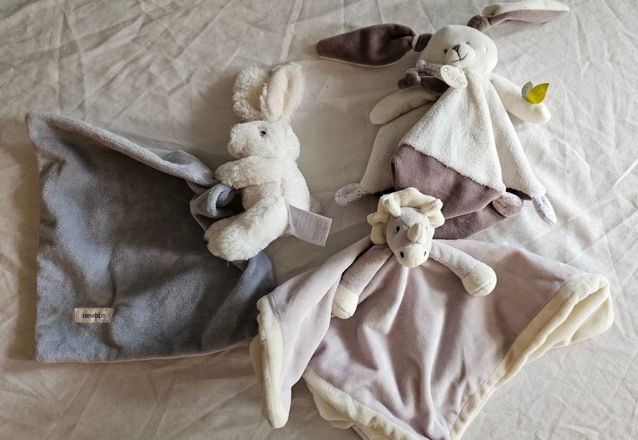 3 st Baby snuttisar med djurmotiv kanin och dinosaurie newbie