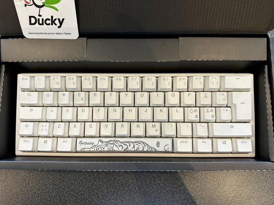 Ducky tangentbord och Glorious mus