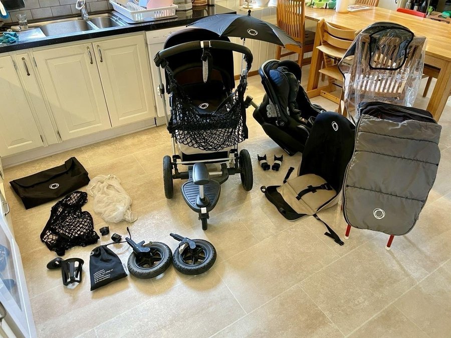 Bugaboo barnvagnspaket med all tänkbar tillbehör syskonbräda och babyskydd