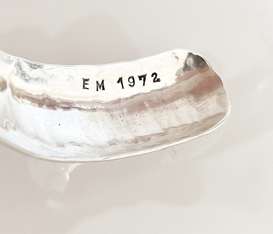 Ett mycket vackert armband i tenn från 1972