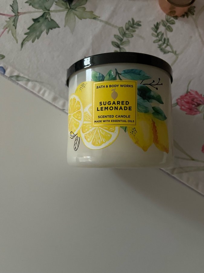 Bath  Body Works Sugaread Lemonade Doftljus