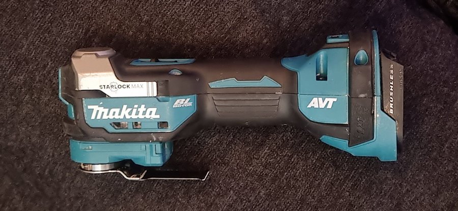 Makita DTM52 Oscillating Multi-Tool