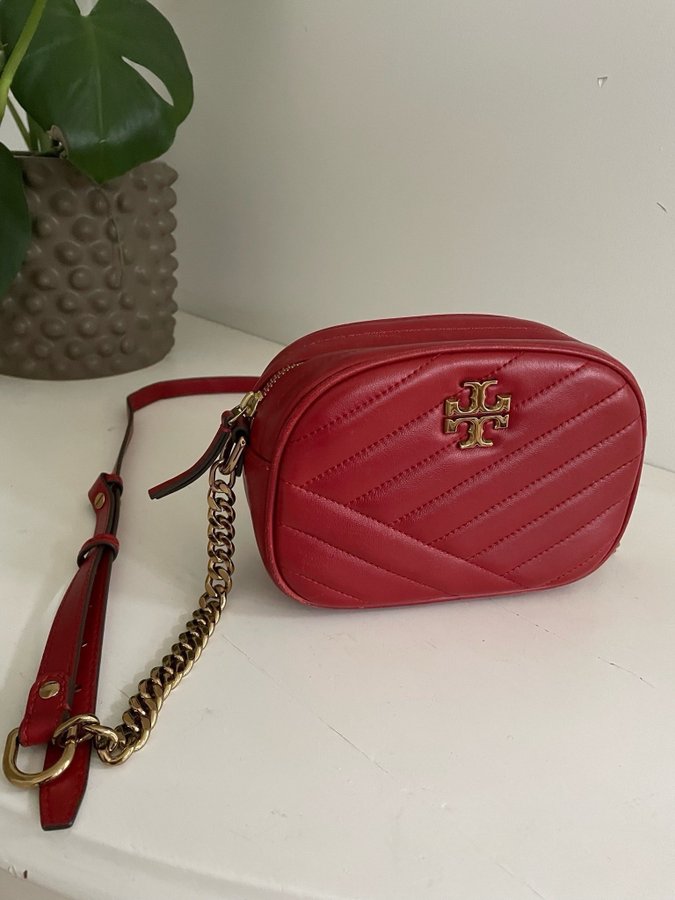 Snygg Tory Burch axelremsväska