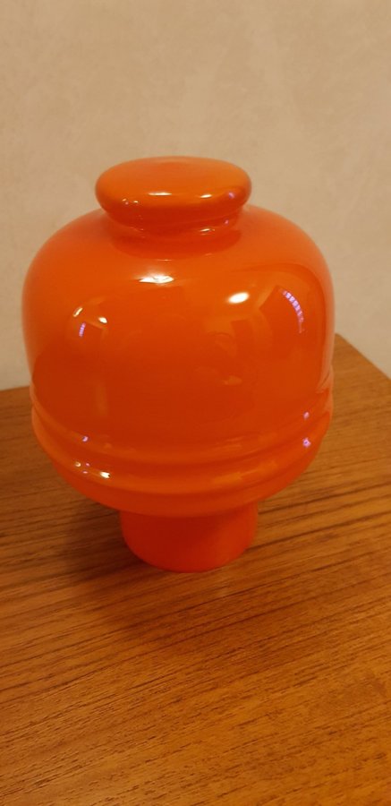 LAMPGLAS I ORANGE - VIT OPAK INSIDA FÖNSTERLAMPA 70-TALSFÄRG RETRO UDDA FORM