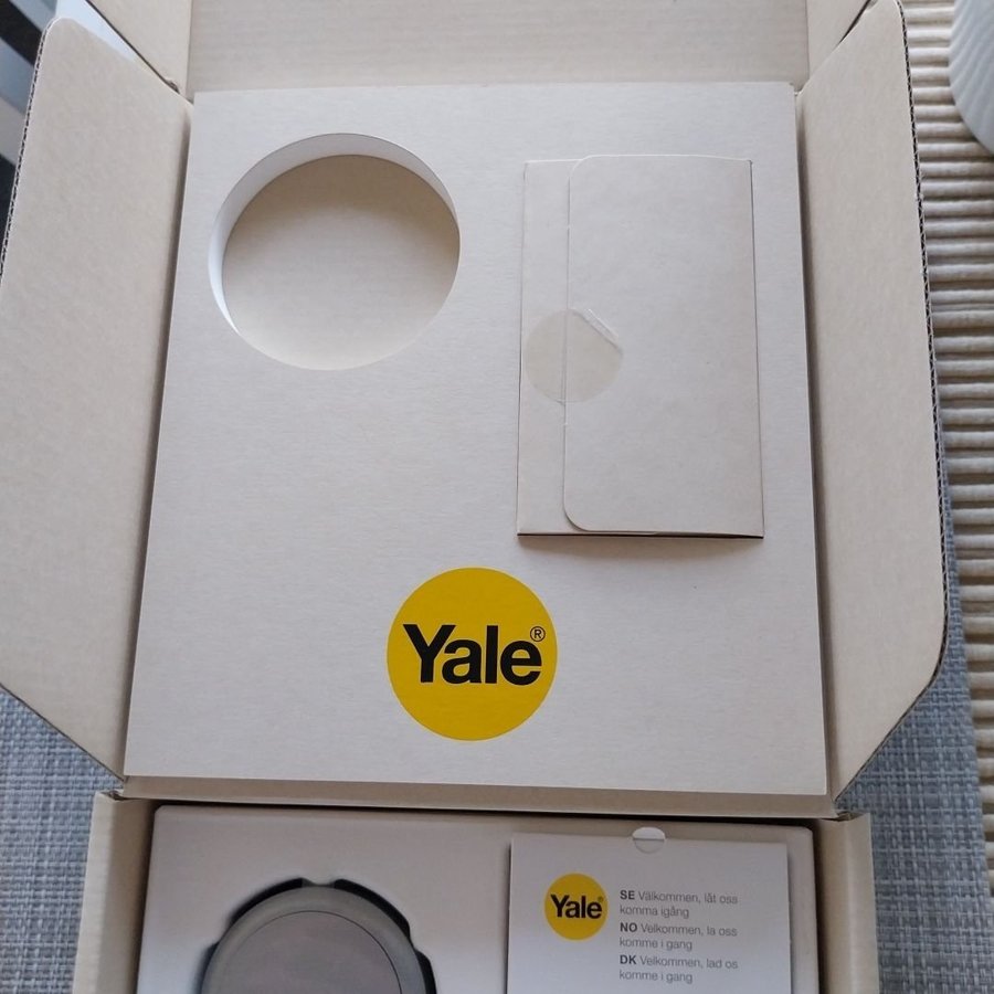 YALE SMARTLOCK SILVER