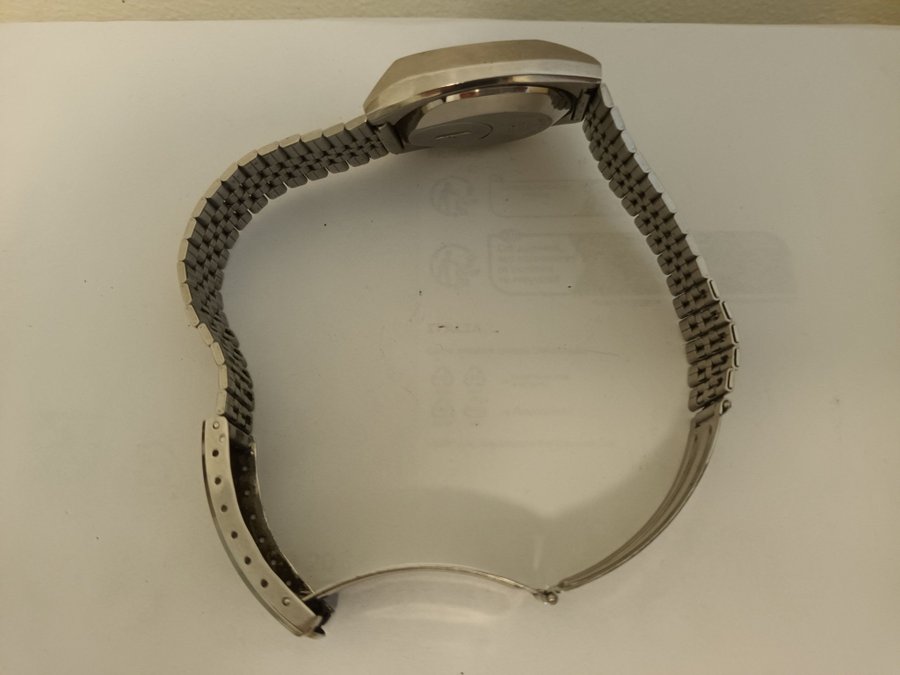 Seiko Quartz LC Chronograph Digital Armbandsur