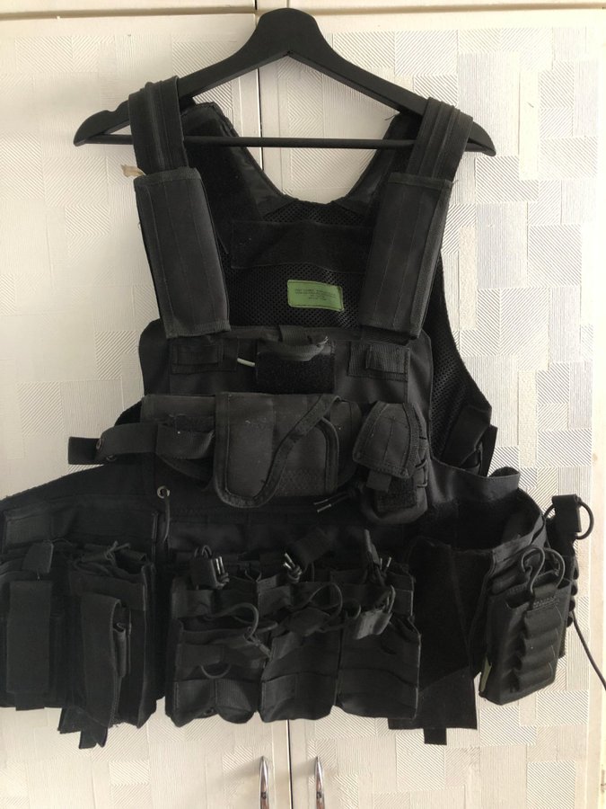 Airsoft plate carrier Militär väst med många fickor