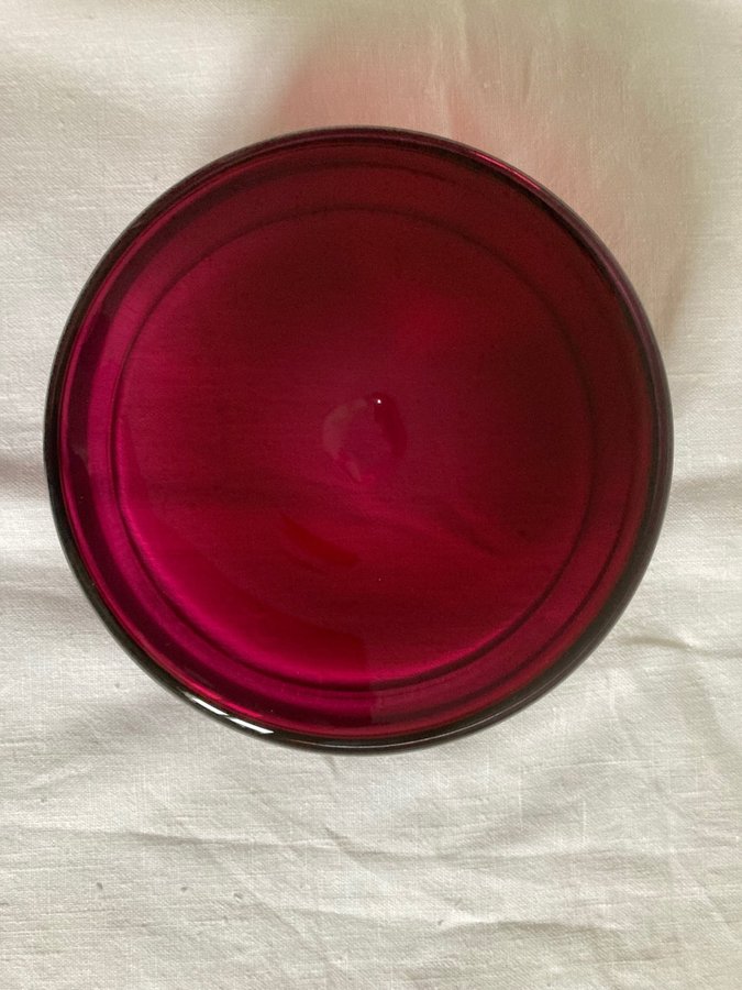 Vacker mörkt rosa skål glasskål Reijmyre köpt på NK handgjord