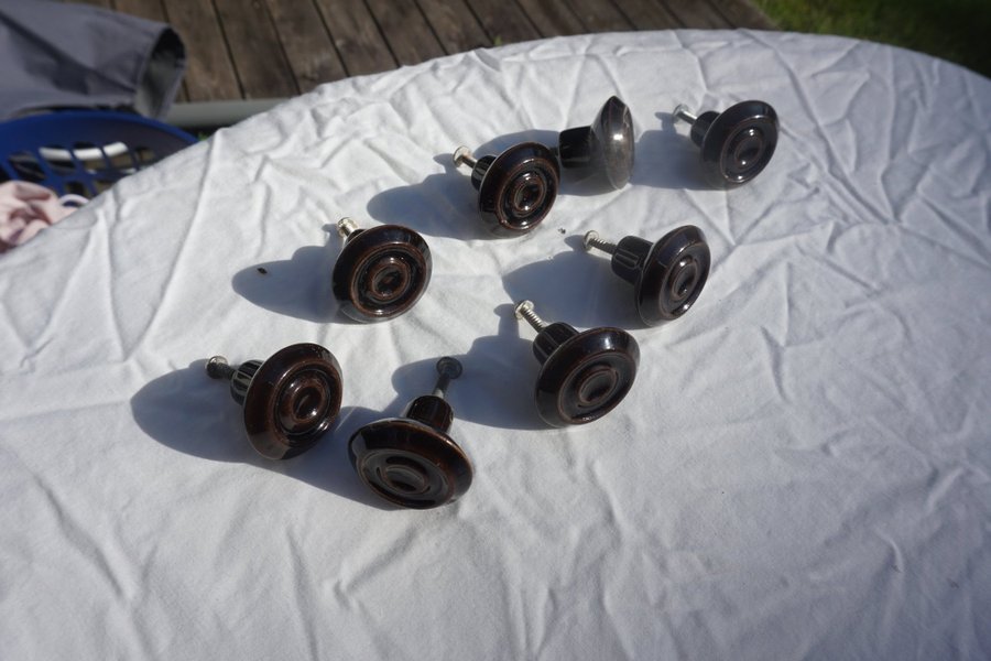 8 retro Lådknoppar i keramik/ porslin Mörkbruna