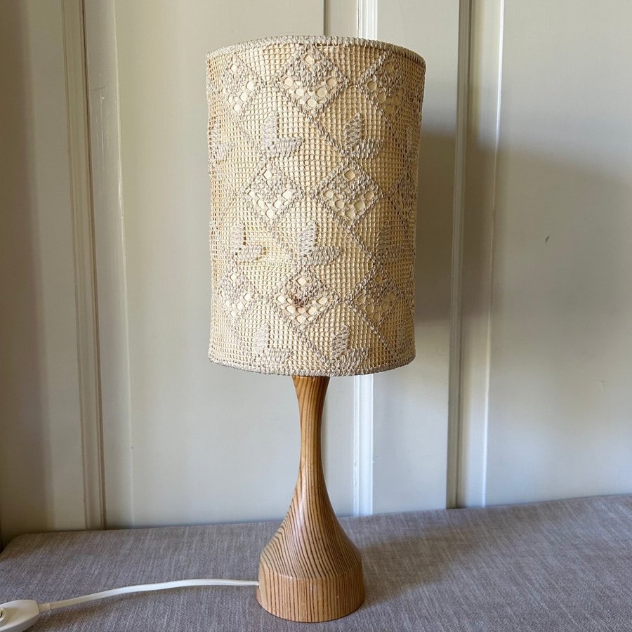 Furulampa Svarvad Bordslampa FURU PINE Lampskärm Näversöm Lampa Retro Vintage