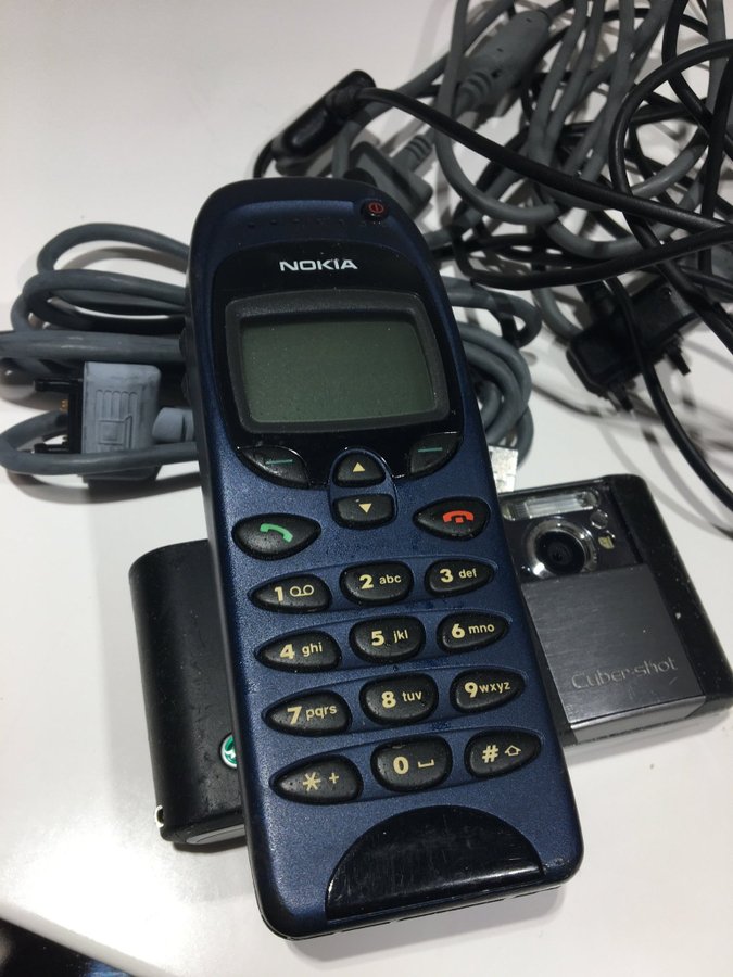 Gamla mobiltelefoner Nokia Sony Ericsson mm mm