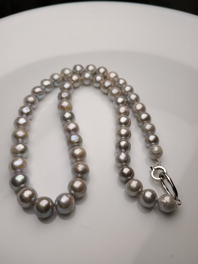 Äkta natur silver färg (akoya) saltvatten pärlhalsband med super stark lyster