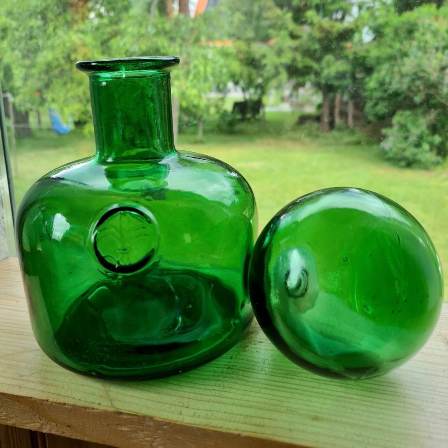 Green glass bottle karaff Italy Vintageglass decanter