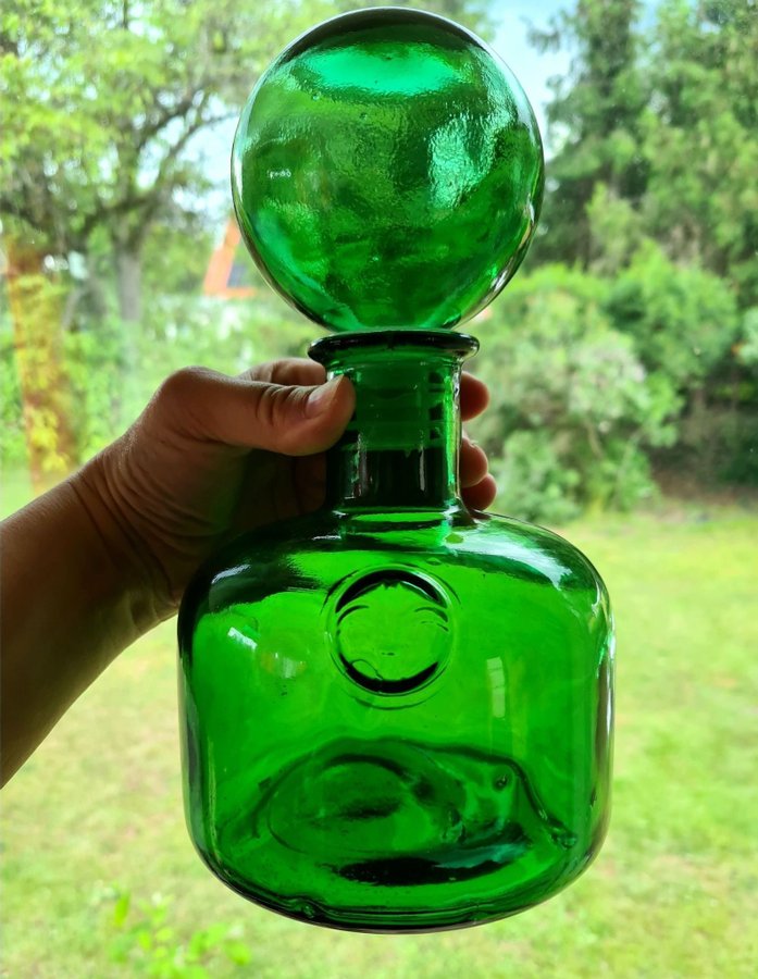 Green glass bottle karaff Italy Vintageglass decanter