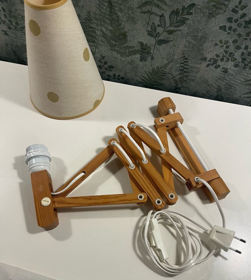 Saxlampa Retro Vägglampa i trä IKEA
