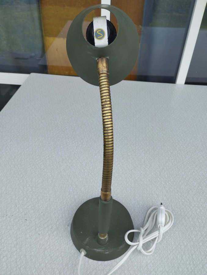 Vintage bordslampa i plåt  mässing 1950-tals