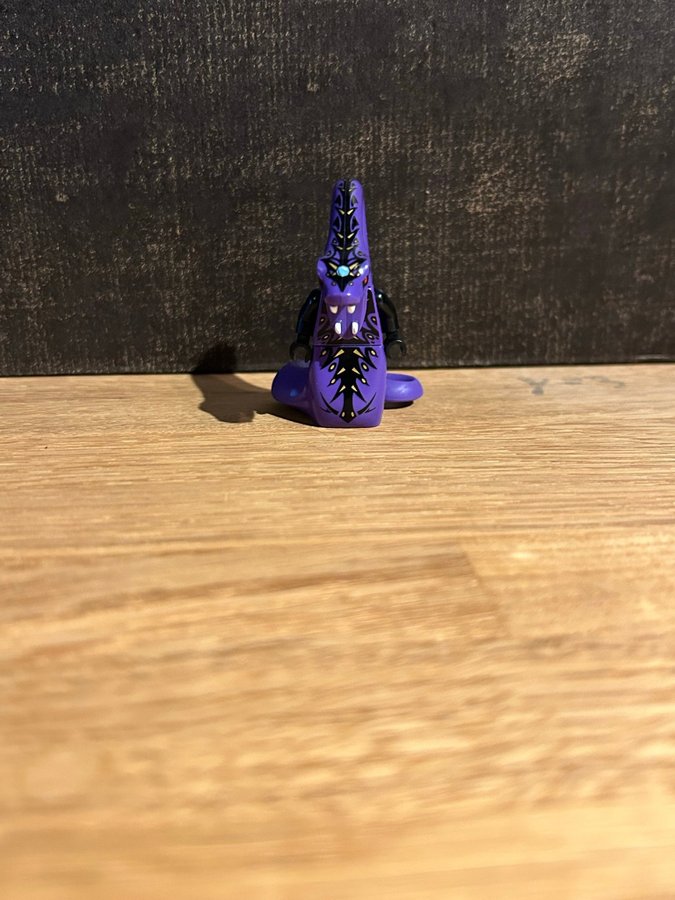 Lego Ninjago Pythor Chumsworth - Purple with Black NJO060