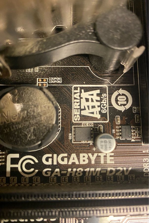 Moderkort gigabyte med CPU och fläkt