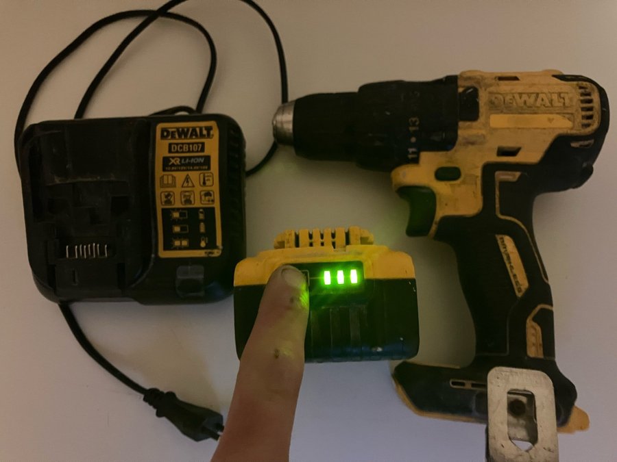 Dewalt Skruvdragare  Multiladdare och Batteri