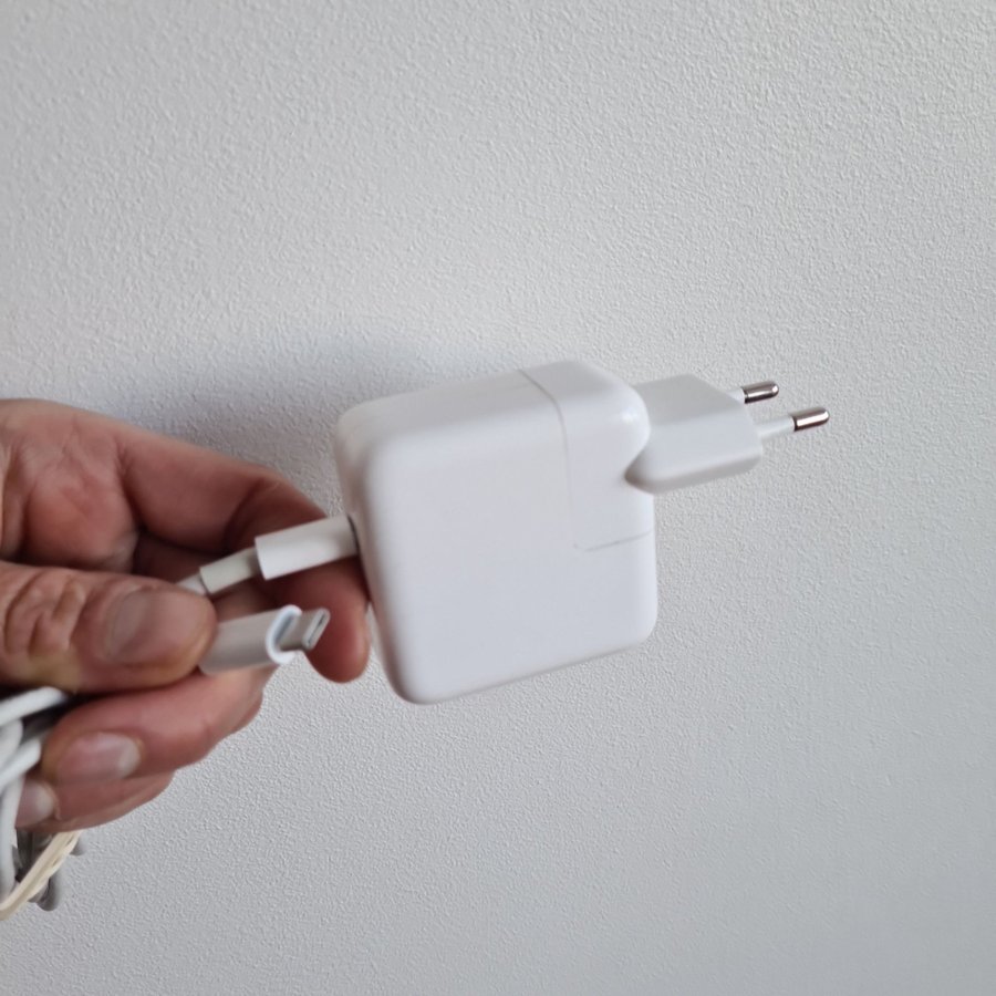 APPLE USB-C POWER ADAPTER 30W MED KABEL 240W 2M ORD PRIS 940 KR