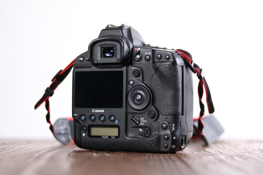 Canon 1DX Mark II + extrabatteri/ Ca 155000 exponeringar